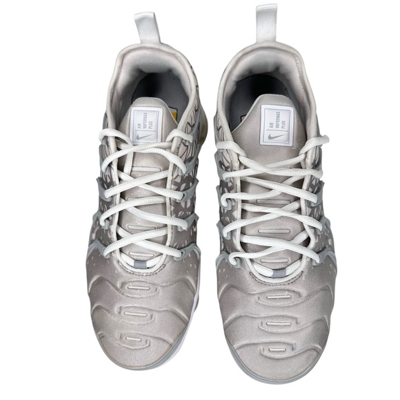 Nike Air VaporMax Plus Sneakers Silver White Patterns SZ 7.5 Men’s SZ 9 Women’s - Picture 12 of 13